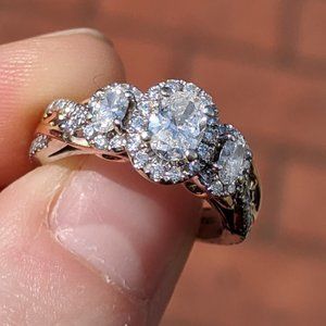 Vera Wang 3 stone - two tone gold - diamond ring